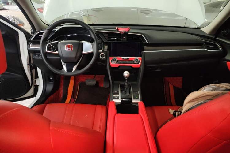 Used Honda Civic 2019 220TURBO CVT Dynamic Edition China VI Center Console
