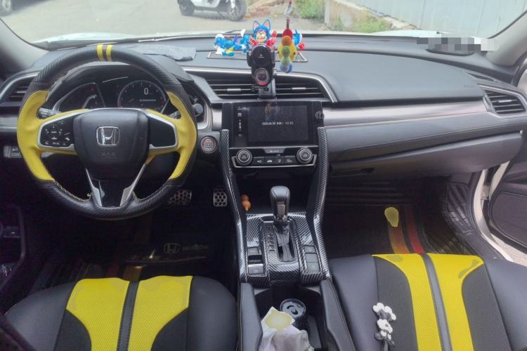 Used Honda Civic 2019 220TURBO CVT Dynamic Edition China VI Emission Standard Center Console