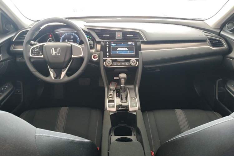 Used Honda Civic 2019 220TURBO CVT Dynamic Edition China VI Center Console