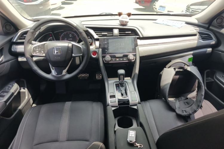 Used Honda Civic 2019 220TURBO CVT Dynamic Edition China VI Emission Standard Center Console