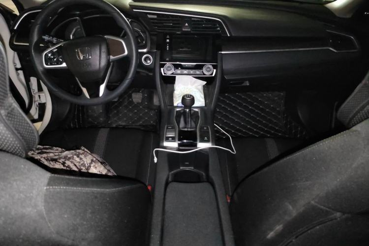 Used Honda Civic 2019 220TURBO Manual Jinkong Edition China VI Center Console