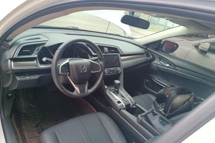 Used Honda Civic 2019 220TURBO CVT Dynamic Edition China V Center Console