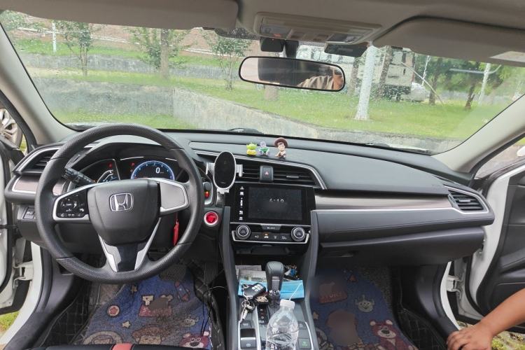 Used Honda Civic 2019 220TURBO CVT Dynamic Edition China VI Center Console