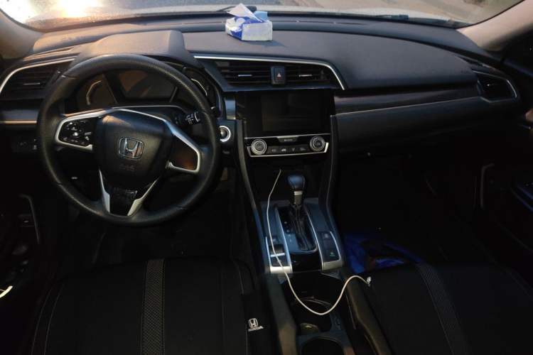 Used Honda Civic 2019 220TURBO CVT Dynamic Edition China VI Center Console