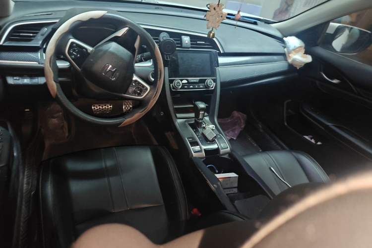 Used Honda Civic 2019 220TURBO CVT Dynamic Edition China VI Emission Standard Center Console