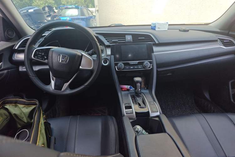 Used Honda Civic 2019 220TURBO CVT Dynamic Edition China VI Center Console