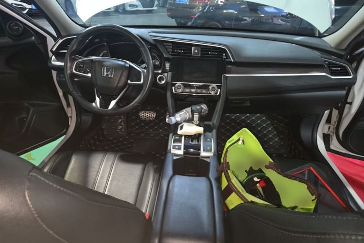 Used Honda Civic 2019 220TURBO CVT Dynamic Edition China VI Emission Standard Center Console
