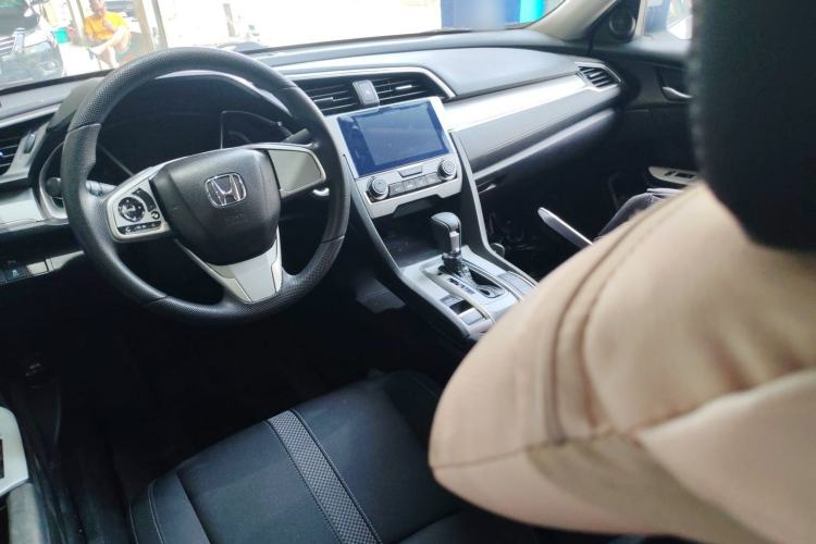 Used Honda Civic 2019 220TURBO CVT Dynamic Edition China VI Center Console