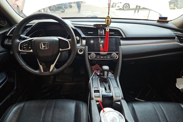 Used Honda Civic 2019 220TURBO CVT Dynamic Edition China VI Center Console