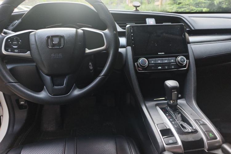 Used Honda Civic 2019 180TURBO CVT Shangyue Edition China VI Emission Standard Center Console