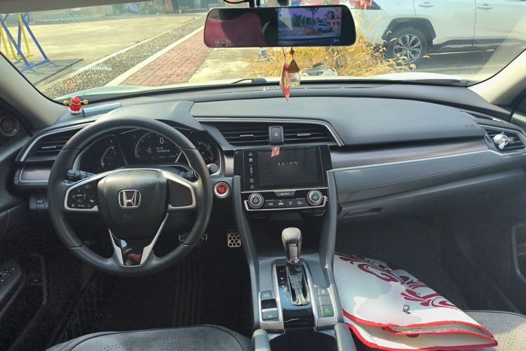 Used Honda Civic 2019 220TURBO CVT Dynamic Edition China V Emission Standard Center Console