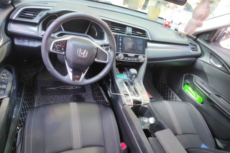 Used Honda Civic 2019 220TURBO CVT Dynamic Edition China VI Center Console