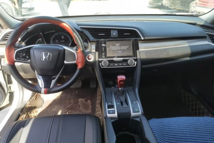 Used Honda Civic 2019 220TURBO CVT Dynamic Edition China VI Center Console