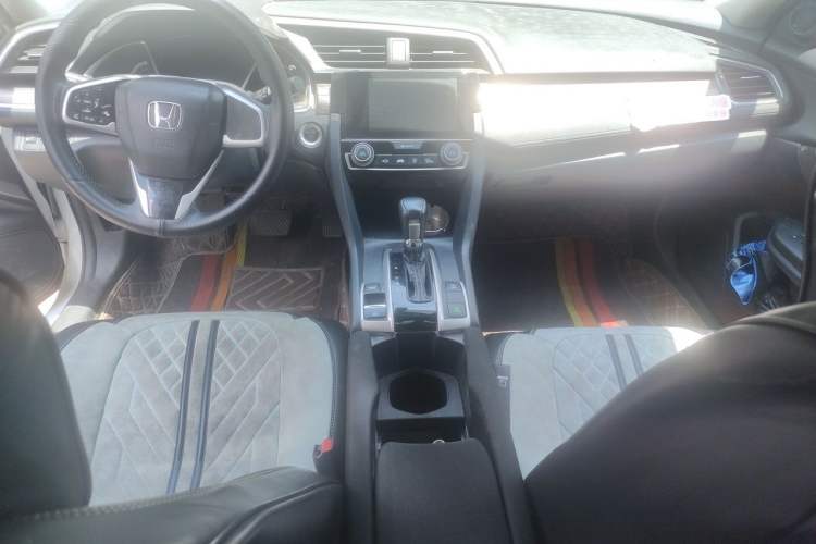 Used Honda Civic 2019 220TURBO CVT Dynamic Edition China VI Center Console