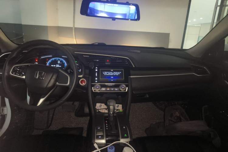 Used Honda Civic 2019 220TURBO CVT Dynamic Edition China VI Center Console