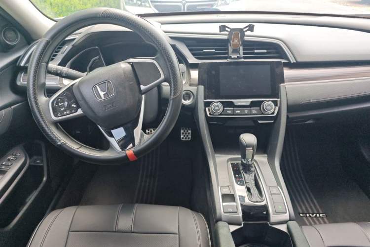 Used Honda Civic 2019 220TURBO CVT Dynamic Edition China V Emission Standard Center Console