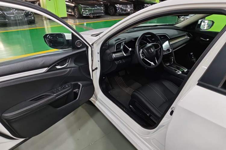 Used Honda Civic 2019 220TURBO CVT Dynamic Edition China VI Driver Seat