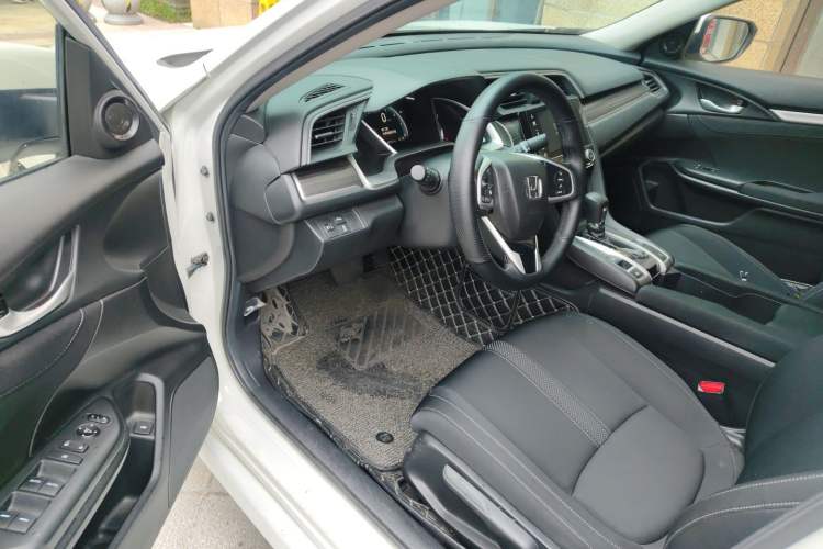 Used Honda Civic 2019 220TURBO CVT Dynamic Edition China VI Driver Seat