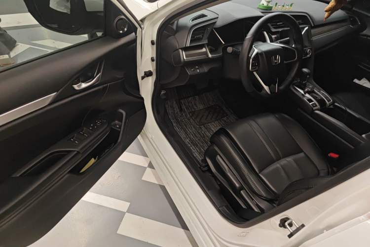Used Honda Civic 2019 220TURBO CVT Dynamic Edition China VI Driver Seat