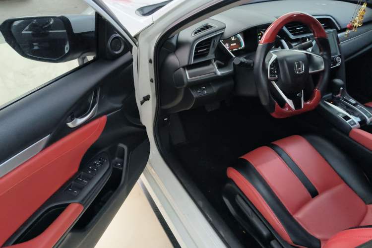 Used Honda Civic 2019 220TURBO CVT Dynamic Edition China VI Driver Seat