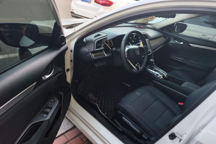 Used Honda Civic 2019 220TURBO CVT Dynamic Edition China V Driver Seat