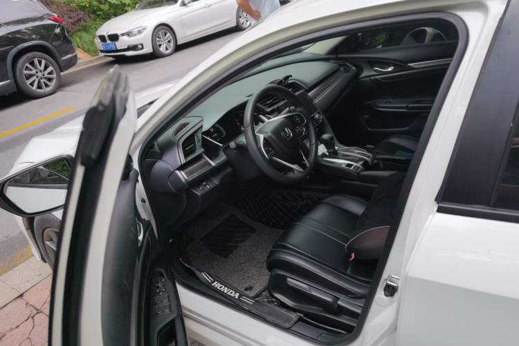 Used Honda Civic 2019 220TURBO CVT Dynamic Edition China VI Driver Seat