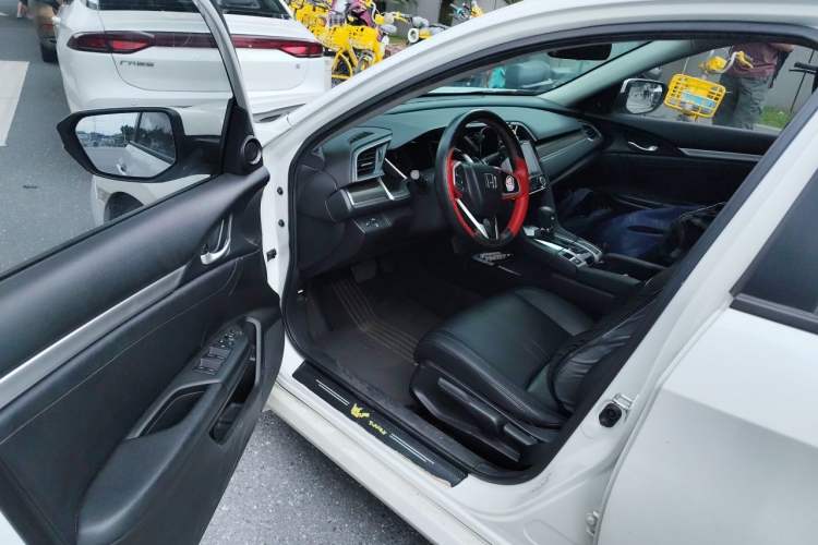 Used Honda Civic 2019 220TURBO CVT Dynamic Edition China VI Driver Seat