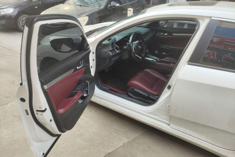 Used Honda Civic 2019 220TURBO CVT Dynamic Edition China VI Driver Seat