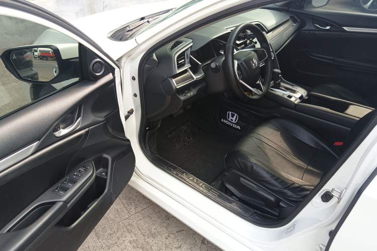 Used Honda Civic 2019 220TURBO CVT Dynamic Edition China VI Driver Seat