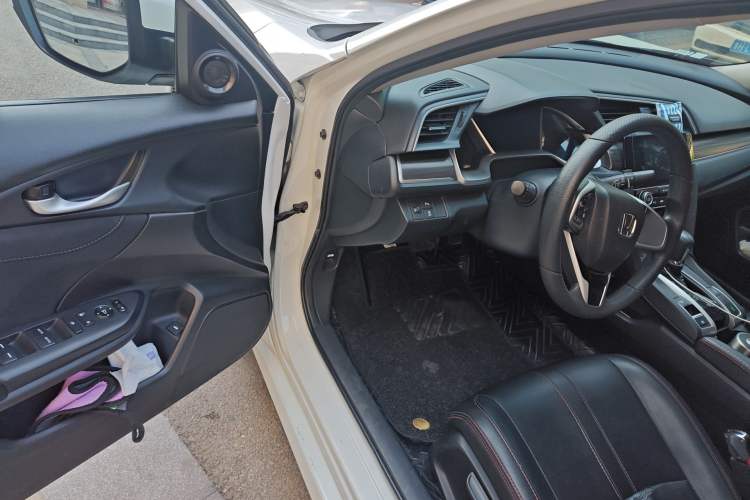 Used Honda Civic 2019 220TURBO CVT Dynamic Edition China VI Driver Seat