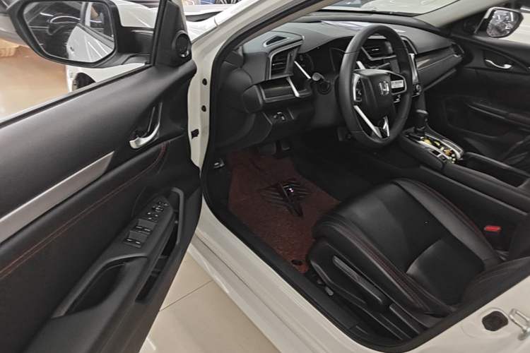 Used Honda Civic 2019 220TURBO CVT Dynamic Edition China VI Driver Seat