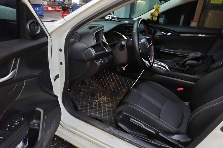 Used Honda Civic 2019 220TURBO CVT Dynamic Edition China VI Driver Seat