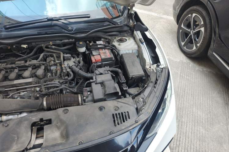 Used Honda Civic 2019 220TURBO Manual Jinkong Edition China VI Engine Bay Left