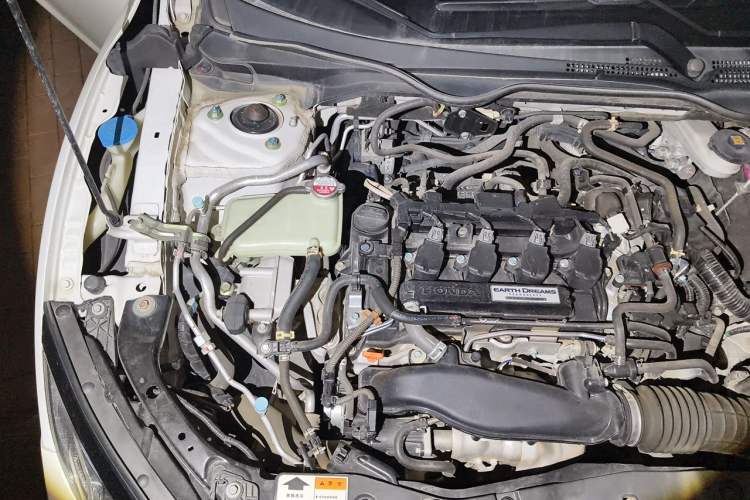 Used Honda Civic 2019 220TURBO CVT Dynamic Edition China VI Emission Standard Engine Bay Right