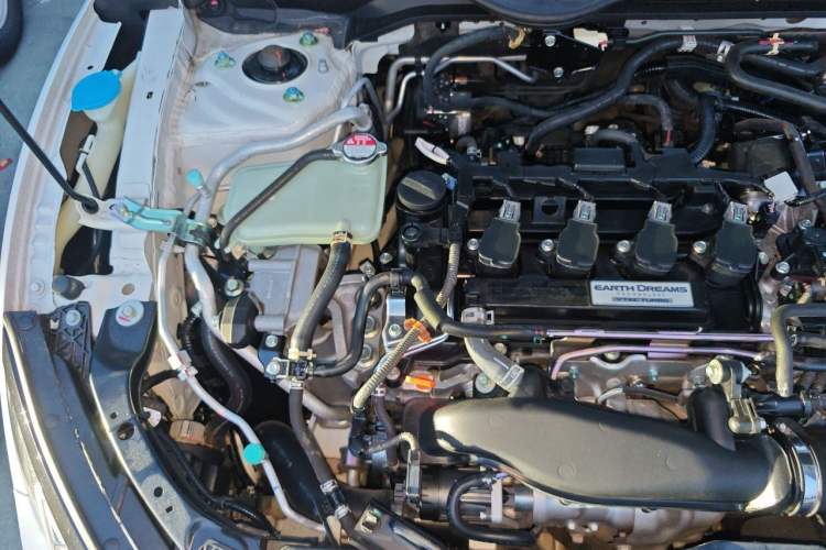 Used Honda Civic 2019 220TURBO CVT Dynamic Edition China VI Engine Bay Right