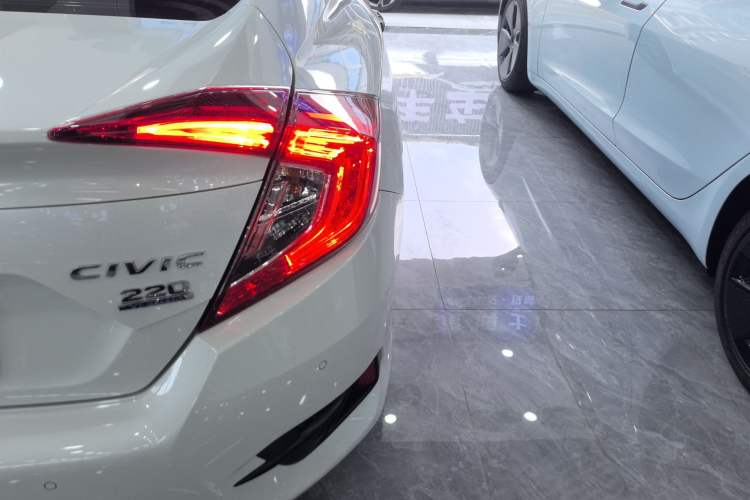 Used Honda Civic 2019 220TURBO CVT Dynamic Edition China VI Exterior 3