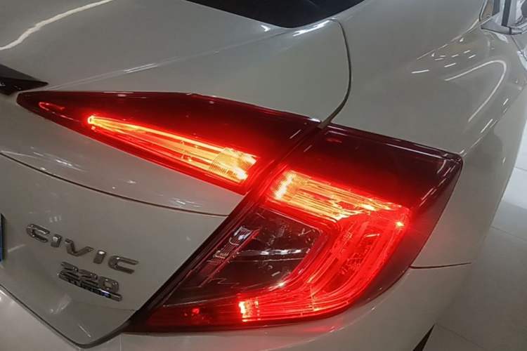 Used Honda Civic 2019 220TURBO CVT Dynamic Edition China VI Emission Standard Exterior 3
