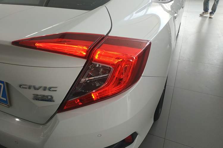 Used Honda Civic 2019 220TURBO CVT Dynamic Edition China VI Exterior 3