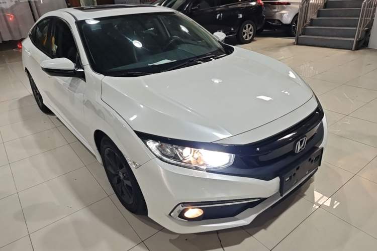 Used Honda Civic 2019 220TURBO CVT Dynamic Edition China VI Front Right 45 Deg