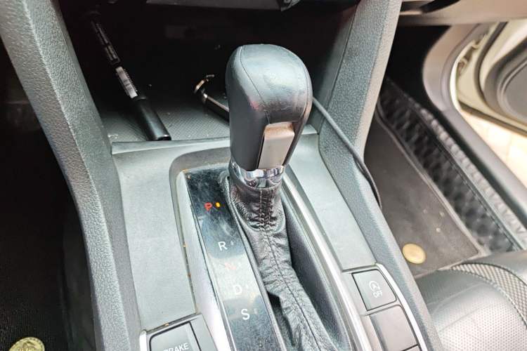 Used Honda Civic 2019 220TURBO CVT Power Edition China VI Emission Standard Gear Lever