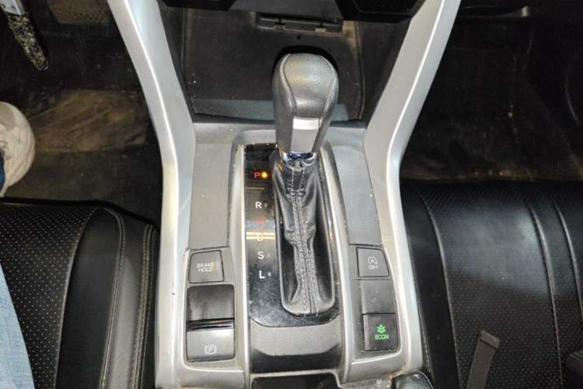 Used Honda Civic 2019 180TURBO CVT Shangyue Edition China V Emission Standard Gear Lever