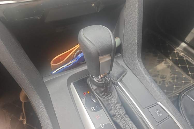 Used Honda Civic 2019 220TURBO CVT Dynamic Edition China VI Emission Standard Gear Lever