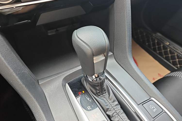 Used Honda Civic 2019 220TURBO CVT Dynamic Edition China VI Emission Standard Gear Lever