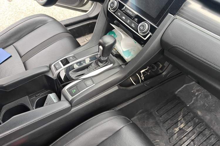 Used Honda Civic 2019 220TURBO CVT Power Edition China VI Emission Standard Gear Lever