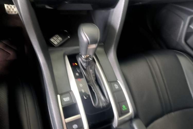 Used Honda Civic 2019 220TURBO CVT Dynamic Edition China VI Emission Standard Gear Lever