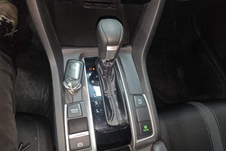 Used Honda Civic 2019 220TURBO CVT Dynamic Edition China VI Emission Standard Gear Lever