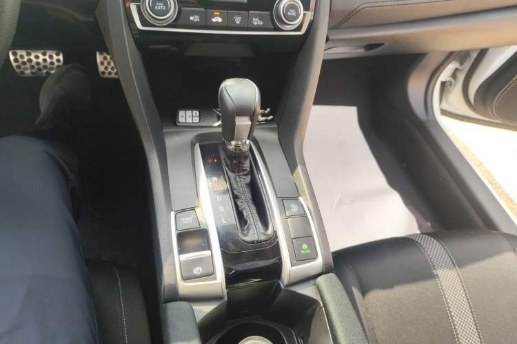 Used Honda Civic 2019 220TURBO CVT Dynamic Edition China VI Emission Standard Gear Lever