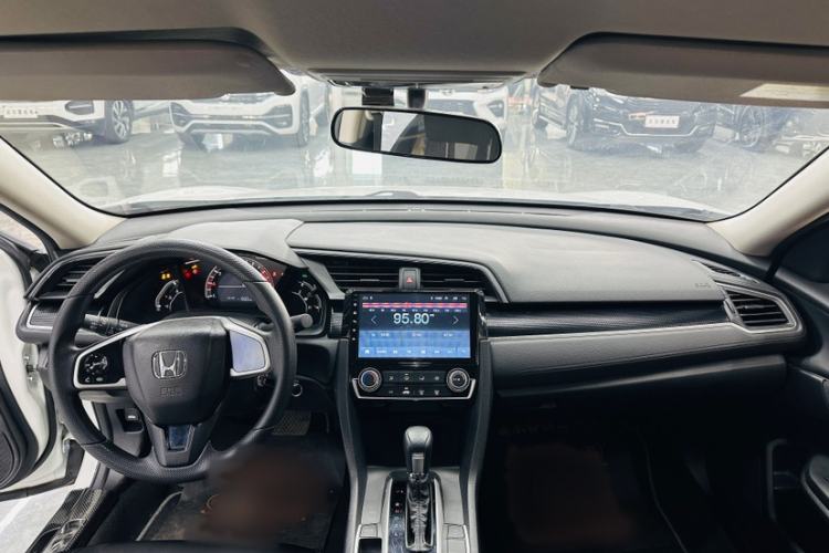 Used Honda Civic 2019 180TURBO CVT Shangyue Edition China VI Emission Standard Interior 1