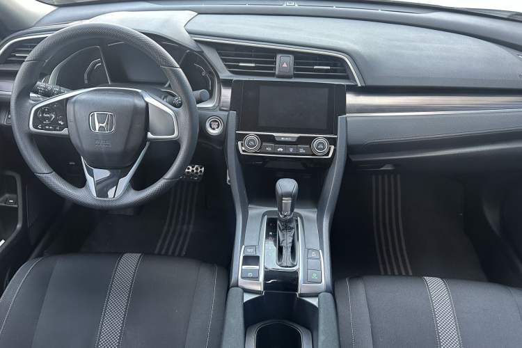 Used Honda Civic 2019 220TURBO CVT Dynamic Edition China VI Emission Standard Interior 1