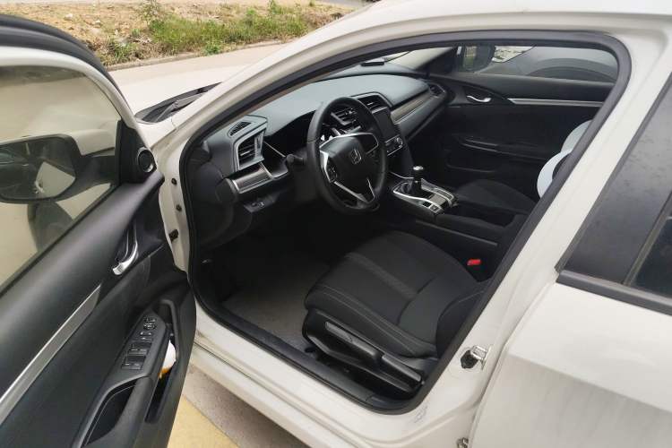 Used Honda Civic 2019 220TURBO Manual Jinkong Edition China VI Interior 3